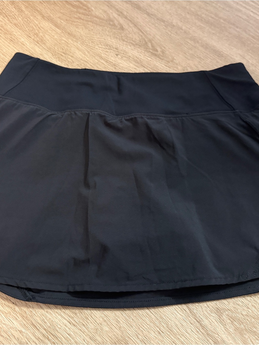 Never worn Lululemon black skirt size 4